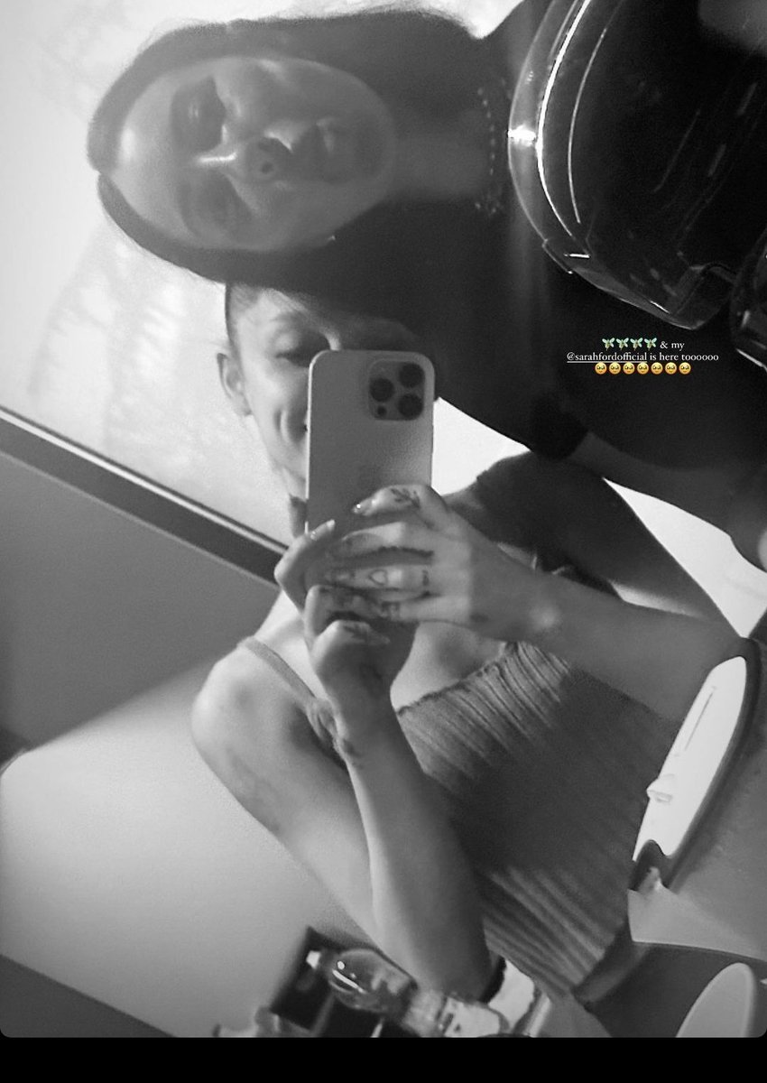 oasisraindrops's tweet photo. SHE'S SO ACTIVE TODAY WE ARE GETTING SM CONTENT I AM CRYING https://t.co/am4DQ97na4