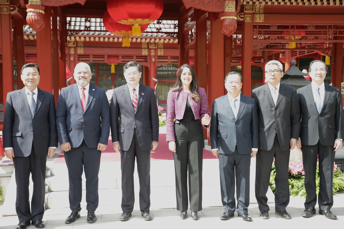 Encuentro con Consejero de Estado y Ministro de Relaciones Exteriores de la República Popular China, Qin Gang, en oficial apertura de nuestras relaciones diplomáticas.