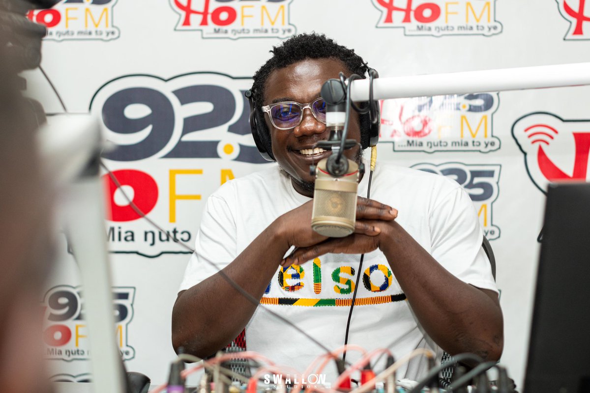 MawetaMusic's tweet photo. 2nd Media Engagement yesterday was @iamBonthy of @Ho925fm. Media Tour for “I No Go Blame You” produced by @CaskeysOnit and directed by @SlingShotHDGh. 

• Listen to Song: https://t.co/2ICIyUtKPj
• Watch Video: https://t.co/MtWYwBCh1h 

📸: @SwallowStudios https://t.co/zf3aN8Ewv8