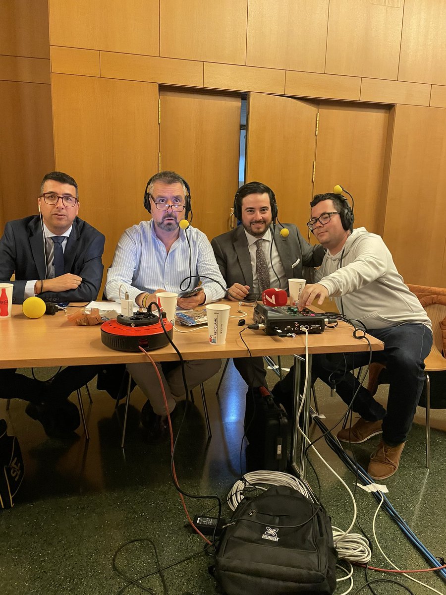 Y ahora con <a href="/RadioSevilla/">Radio Sevilla</a>…