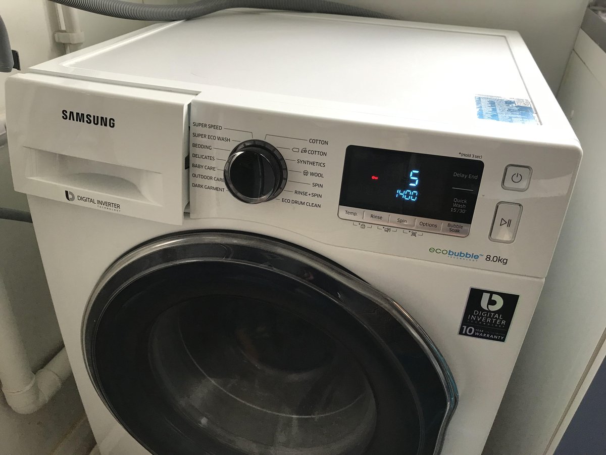 rcgras's tweet photo. 'i need to leave' reduce current cycle to 5 minutes mode on @SamsungWashing machines https://t.co/ycTW6mvTT9