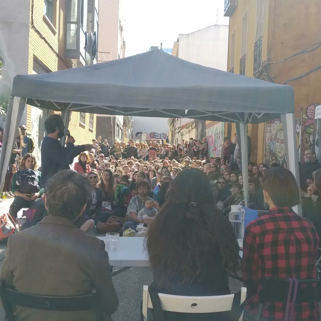 cofradiavk's tweet photo. En el @PVA_Sputnik con #SilviaFederici apoyando a la @lavillanavk https://t.co/ZTnz7sMQ7l