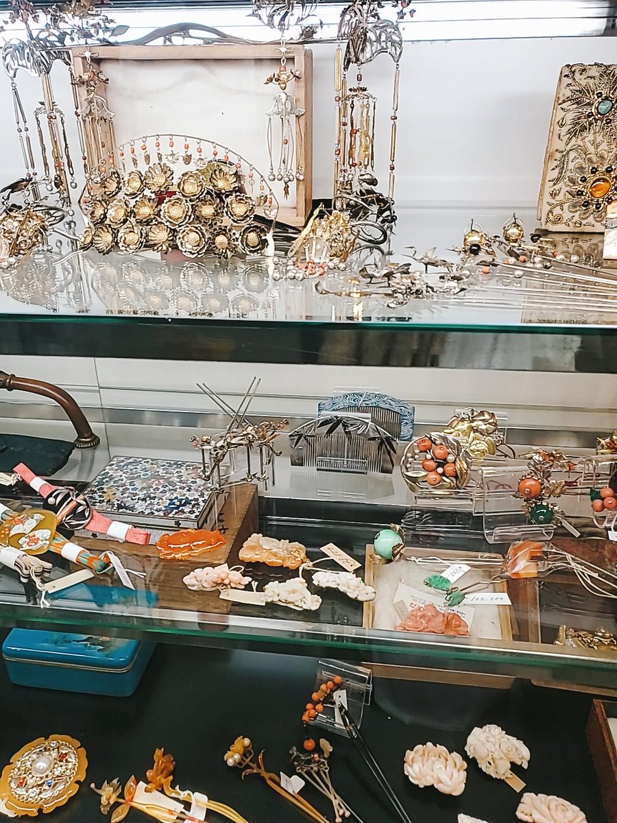 eclat_na's tweet photo. 骨董市でかんざしに心を奪われた。この時代の女性に会って話���聞いてみたい。 https://t.co/8WO7qIm0rp