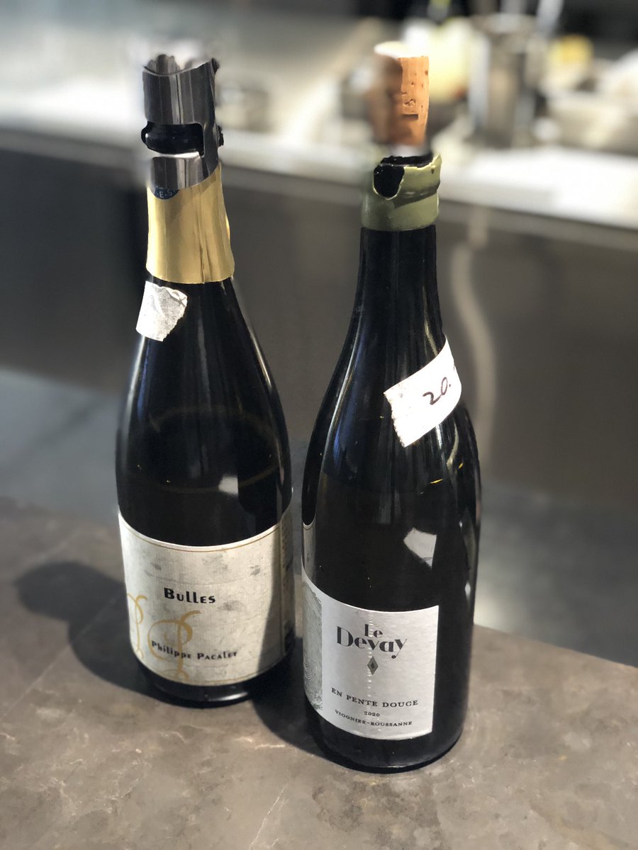 nomimashow's tweet photo. 화이트와 스파클링으로 시작 📍vinho https://t.co/Dkx9GOp2iy