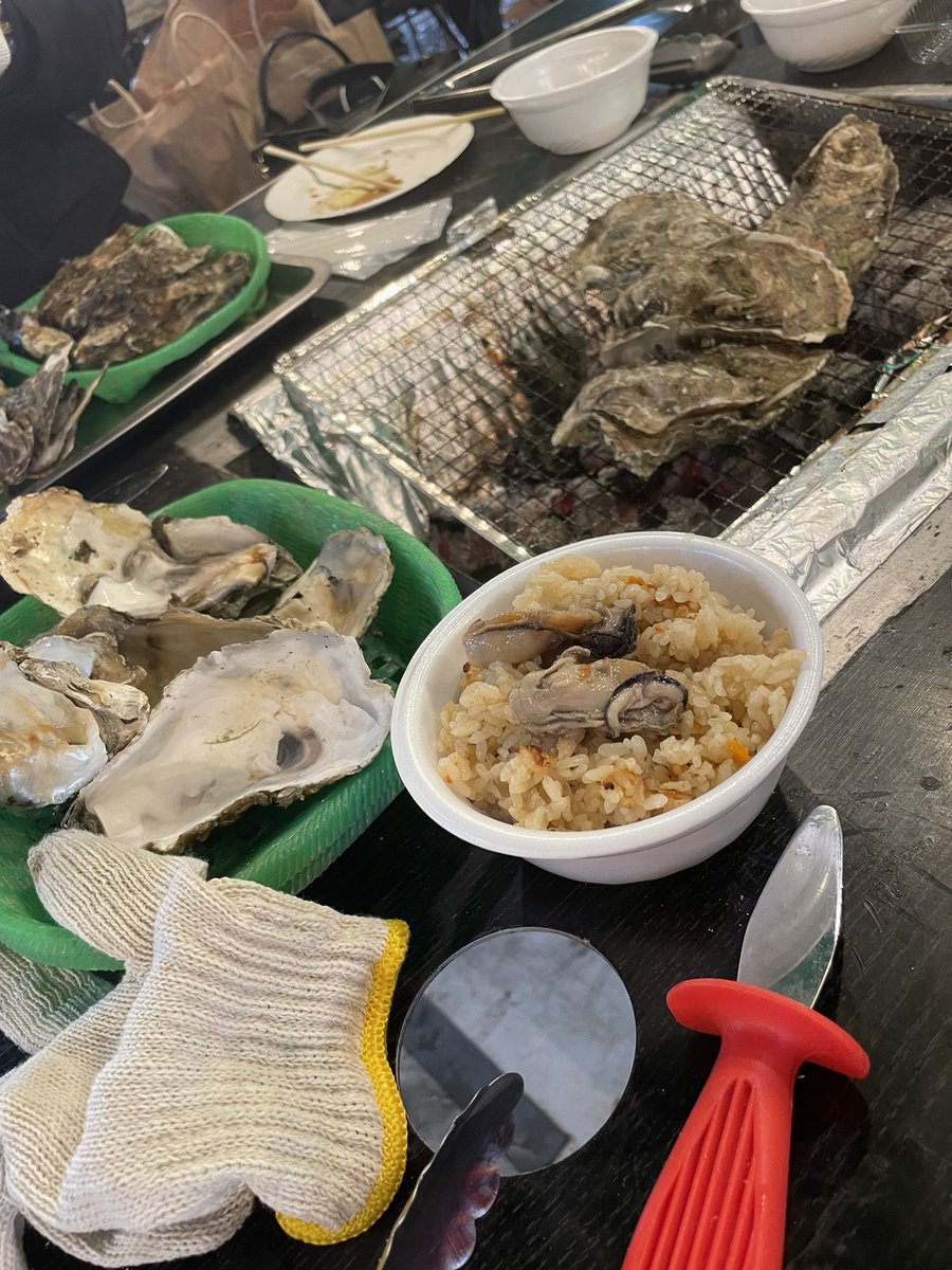 MJ_sandb's tweet photo. 万代バスセンター2階でやってるカキ小屋行ってきました♡
牡蠣たらふくー幸せー😍😍😍 https://t.co/8Vet6ylduH