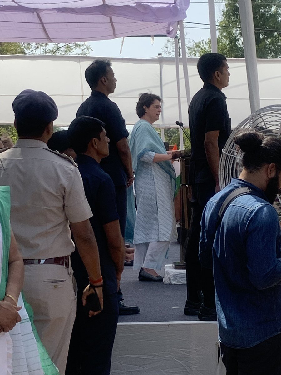 “इस देश का प्रधानमंत्री कायर है” - प्रियंका गाँधी
मैं सहमत हूँ. और आप ?