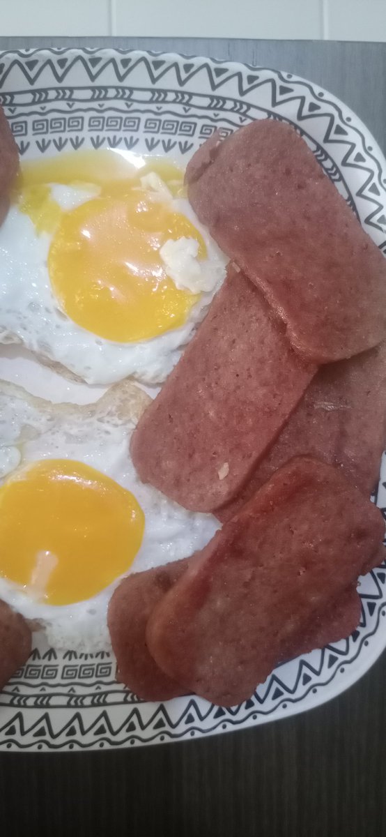 ryan_g0ld's tweet photo. Natakam ako sa spam.. kaya ang lunch ko habang nagstream.. Tada! 

BarDa WayYouLookAtMeMV
#BarDaTWYLAMMV https://t.co/LBVDEf7Hxa