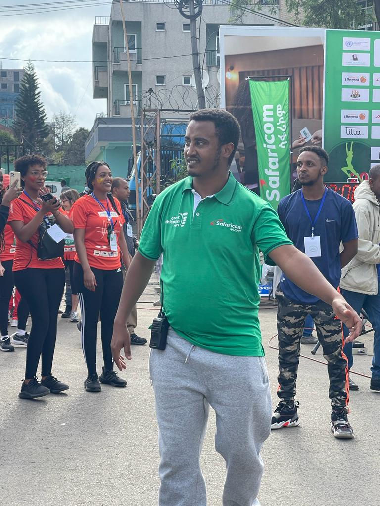 Tewedajua's tweet photo. @himaawol @MelakuKidest ሶዬው @DagmTeshomeNeg በብዙ እህቶች መካከል ታይቷል። https://t.co/Pmp1JCPhci