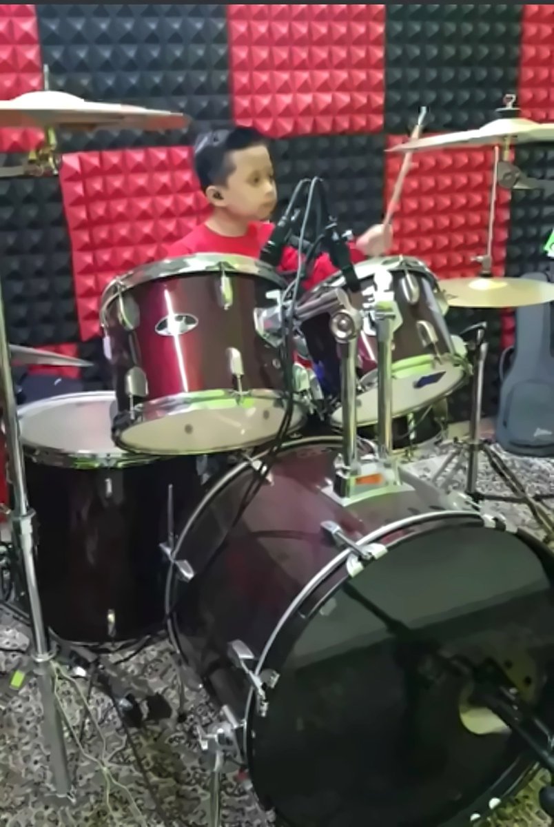 JamesMihar5558's tweet photo. Muhamad Reza masih kecil sudah lincah!👍💗 https://t.co/lf1NkizTxB