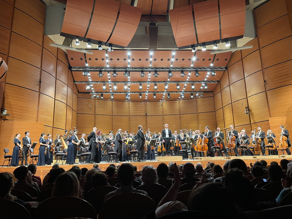 Ancora un’occasione per sentire, in prima nazionale, un tesoro sinfonico rimasto inspiegabilmente sconosciuto e che presentiamo al pubblico grazie a <a href="/giusgraz/">Giuseppe Grazioli</a> E’ la sinfonia in Fa# maggiore di Korngold, oggi alle 16,00, all’Auditorium di Milano.