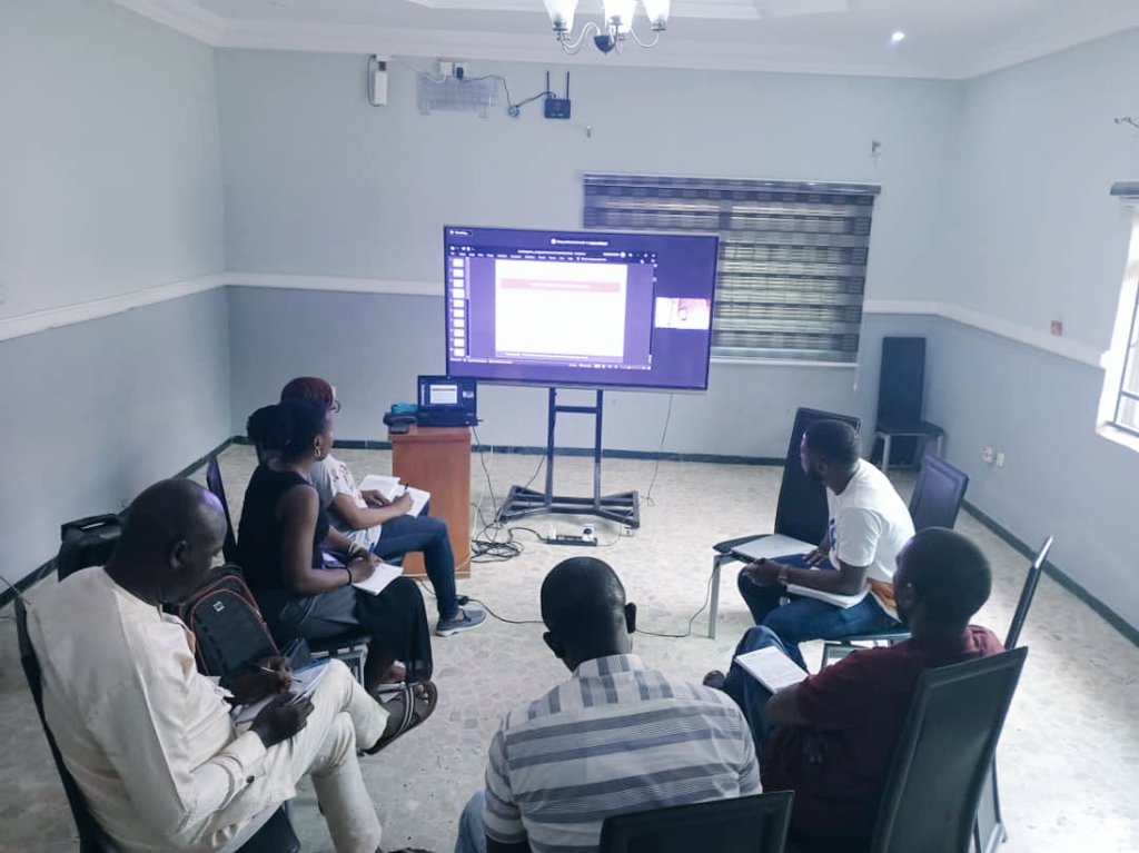 HopeBuilders01's tweet photo. It was a successful workshop yesterday at the Hope Builders Foundation for Entrepreneurial Education #Enterprise #Academy on Personal Effectiveness and Time Management. Thanks to our Program Director @Courage Agbeti. https://t.co/P5lq3uQ4lb