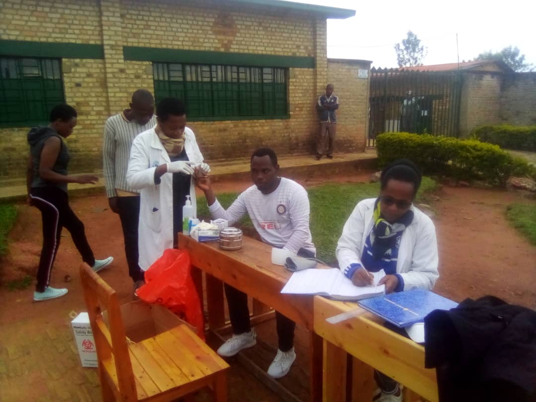 SectorMuhanga's tweet photo. Uyu munsi ku 26.3.2023 mu Murenge wa Muhanga kuva  06h00-7h40, abaturage bahatuye n'abahakorera twabyukiye muri siporo rusange. 

Abaturage bakaba bahagurukiye mu midugudu yabo bahurira ku kibuga cy'ishuri rya ACEJ Karama ahakomereje siporo. https://t.co/6WaR2SP1o5