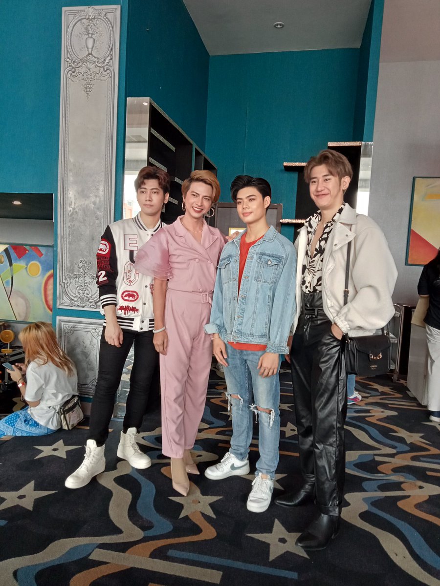 KMomza's tweet image. เวลาลูกเบียร์อยู่กับพี่นัทเด้อดูตัวเล็กตัวน้อยอะ ชอบๆ ลูกๆอยู่ในเฟรมเดียวกัน @nutder_ntp @beerdanay  #nutder #beerdanay 
#DPDanceStudio 
ปล.แท็กเบียร์ไว้ เผื่อลูกจะกู้ทวิตคืนได้