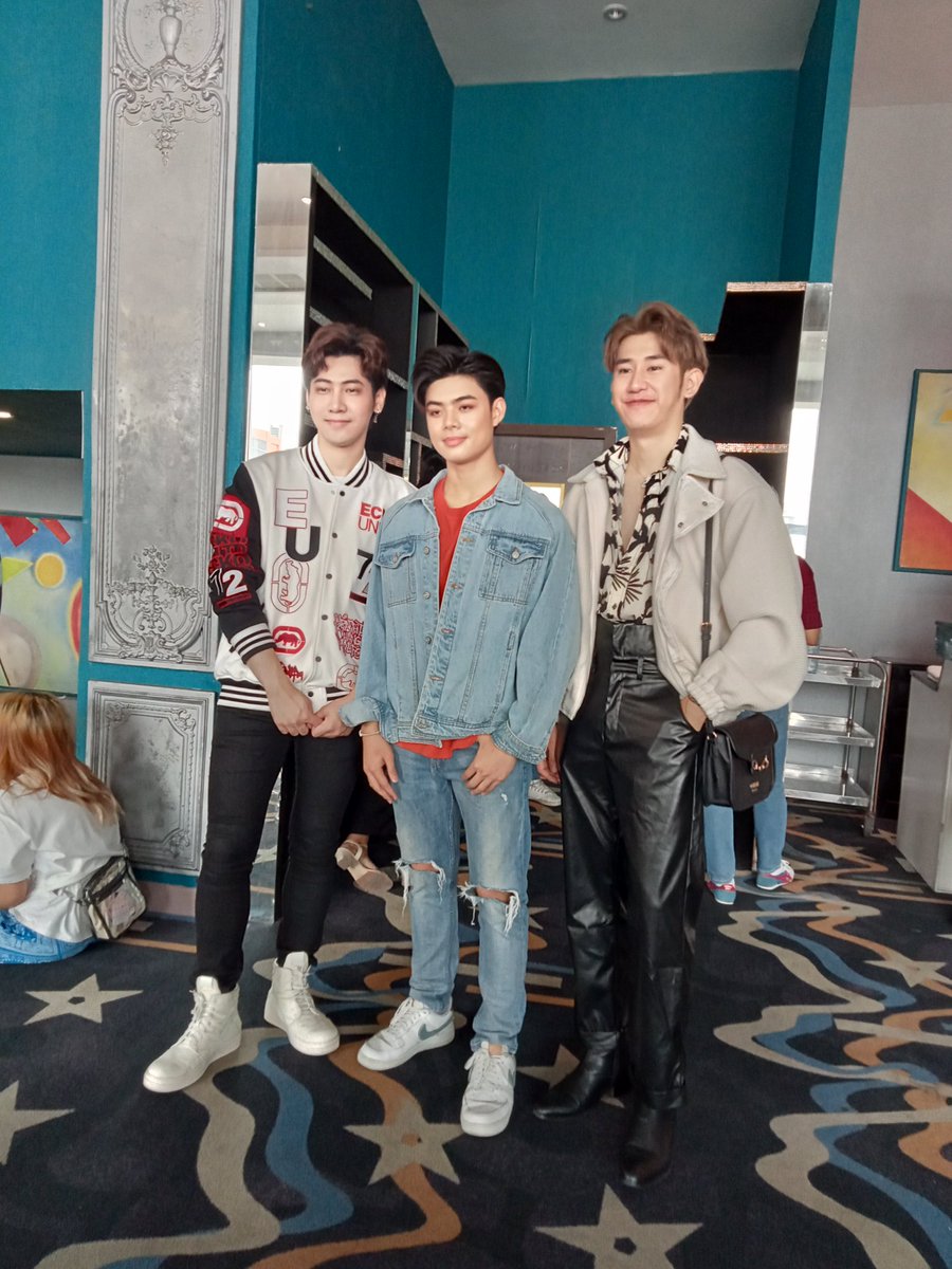 KMomza's tweet image. เวลาลูกเบียร์อยู่กับพี่นัทเด้อดูตัวเล็กตัวน้อยอะ ชอบๆ ลูกๆอยู่ในเฟรมเดียวกัน @nutder_ntp @beerdanay  #nutder #beerdanay 
#DPDanceStudio 
ปล.แท็กเบียร์ไว้ เผื่อลูกจะกู้ทวิตคืนได้
