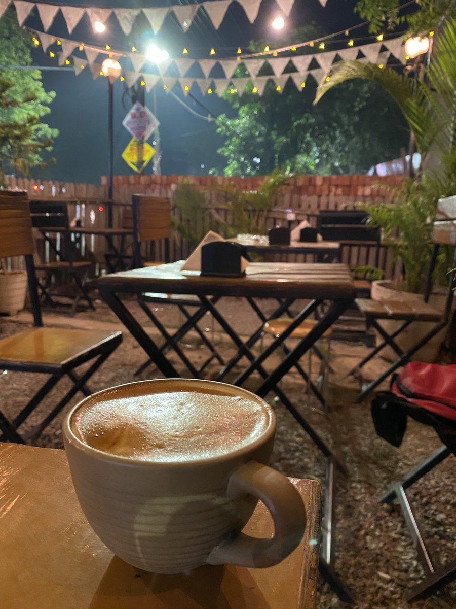 किसी ने पूछा की रोते कैसे हो, मुस्कुरा कर दिखा दिया मैंने।