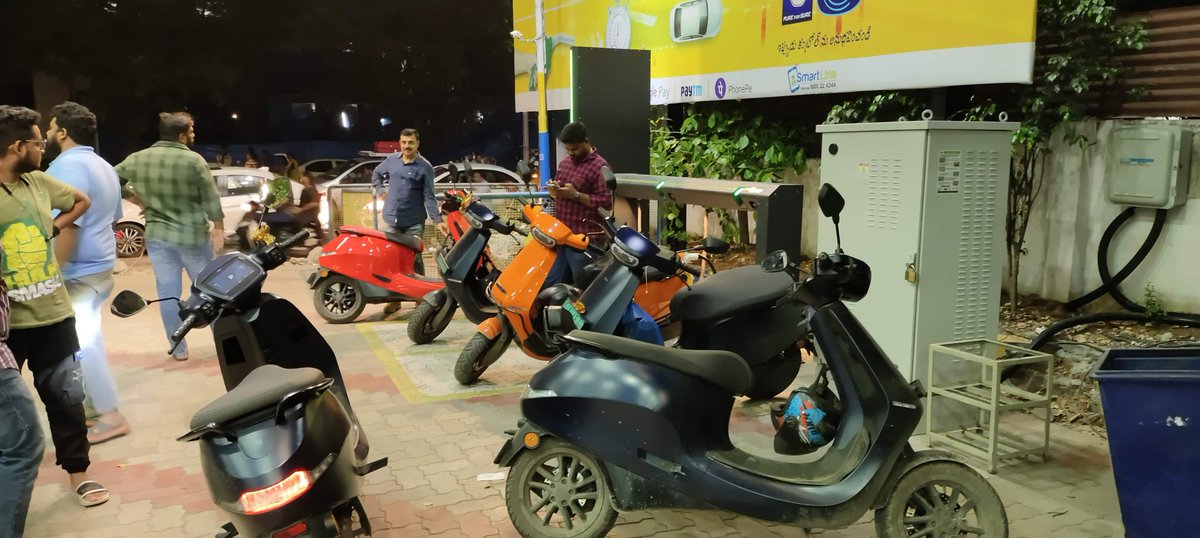 Arvind48956525's tweet photo. @bhash At Sangeet BPCL can u plese increase this area capacity also....@OlaElectric @bhash @ola_supports charging hyper but the time ... https://t.co/OnwBDH6Dr4