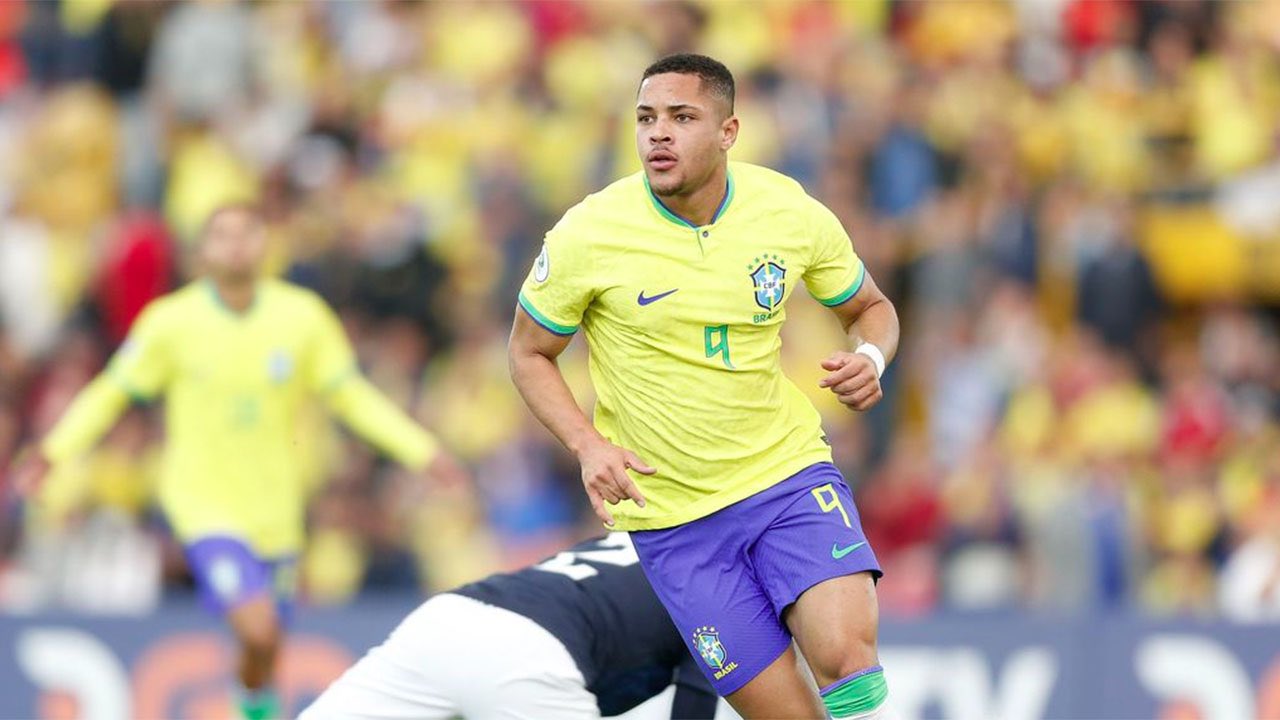 Vitor Roque is behind Ronaldo in his debut with Brazil