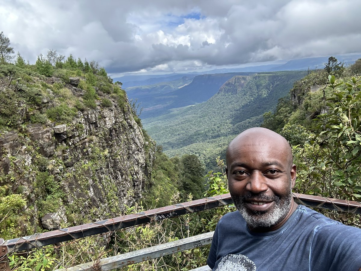 nmuffuh's tweet photo. Naturally beautiful & pristine #Mpumalanga 🇿🇦. Befitting name for this sight to behold - this is truly #GodsWindow. https://t.co/Mw521bqjsL