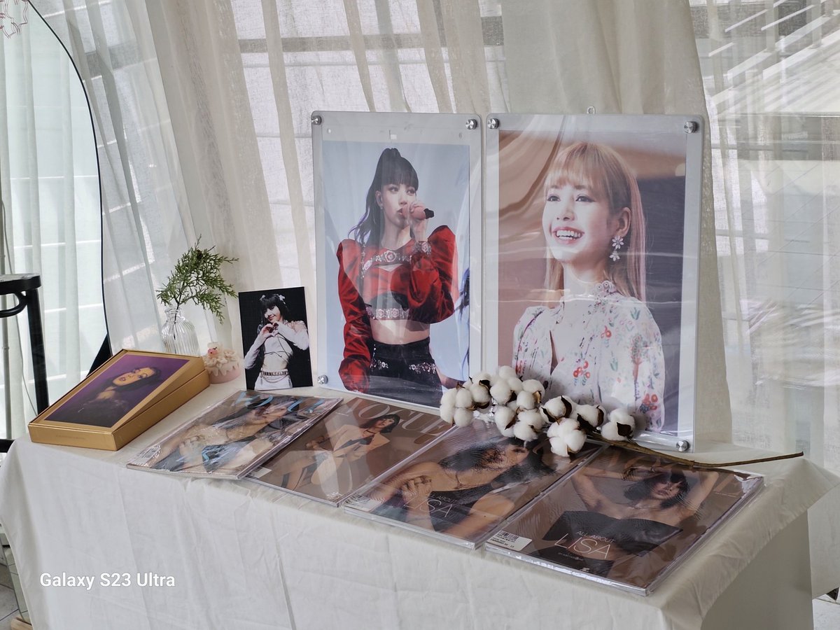 uJouJXerIppoww1's tweet photo. #HEARTSforLISA
카페 분위기 너무 좋았고 음료랑 마카롱 너무 맛있었습니다!! 💝💝(3/25 방문) https://t.co/W9sG4GYJ9O
