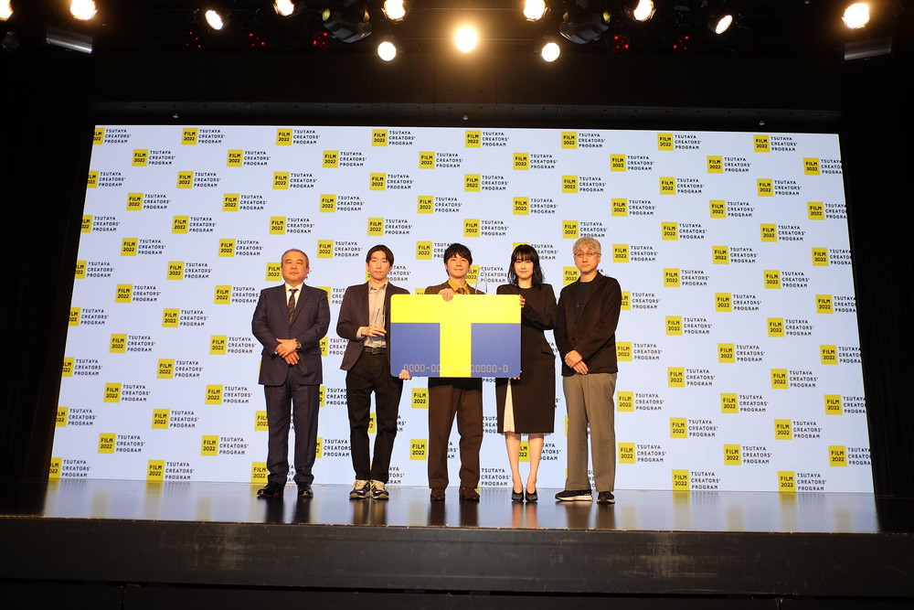 eigajoho's tweet photo. 『TSUTAYA  CREATORS’ PROGRAM  FILM 2022』グランプリ授賞式　
スペシャルプレゼンターに“#菊地凛子”が登場　
グランプリは #竹中貞人『#16小節の旅の始まり』　
https://t.co/Yja0eT5f33
#TCP2022 https://t.co/YGl6n9u7Pa