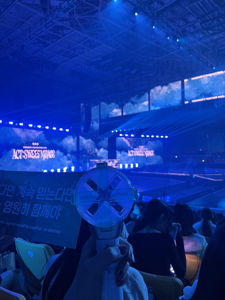 springdayluver's tweet photo. TXT's soundcheck has already been amazing 🥹❤️ https://t.co/Q9f5jJTZ9G