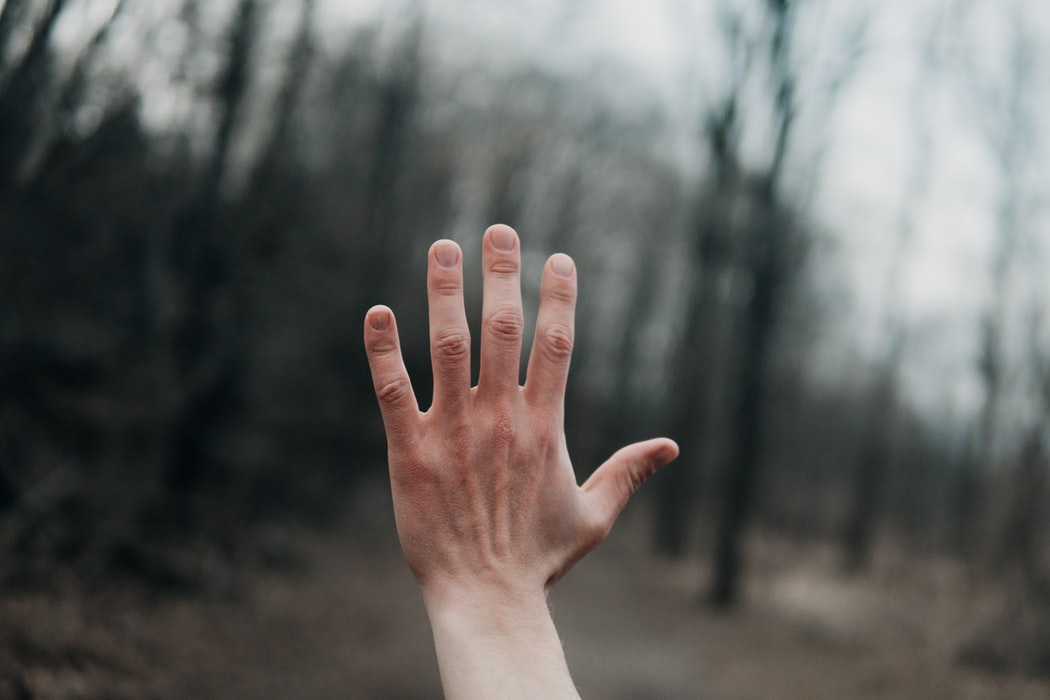 LeighWhite82's tweet photo. Take a peek under your manicure and find out what your nails say about your health. https://t.co/4a3wqTNpnZ https://t.co/Ve6PzyINLR