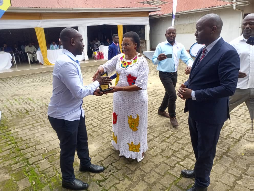 sandrahAyebare's tweet photo. Live from Bushenyi. #Kituzi https://t.co/e8SxOzgoCU