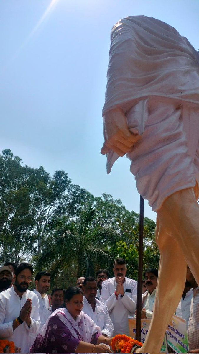 DipikaPS's tweet photo. तानाशाह और इस हिटलर सरकार के ख़िलाफ़ लोकतंत्र की रक्षा के लिए 'संकल्प सत्याग्रह' में शामिल हुई है। https://t.co/ea3GcZygNY