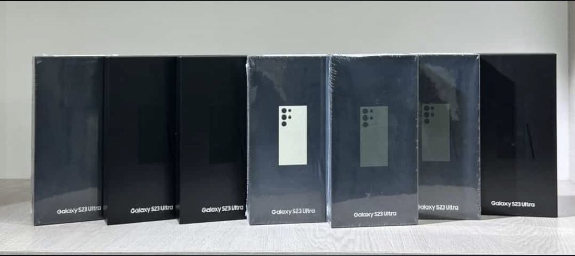ReldorZm's tweet photo. The Galaxy S23 Ultra is so powerful and has such a versatile camera, mega battery
 It has Incredibly powerful processor Wired charging is complicated, and only 45W  
Big and heavy is the most complete, most versatile Android smartphone you can buy. https://t.co/NtdJseAWyo