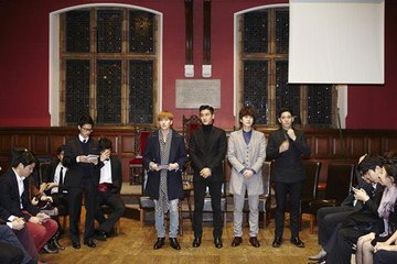 itsmearaf's tweet photo. 131110 Super Junior gave special lecture in Oxford University and played Kaibaibo to decide who should speak first https://t.co/Sd7qPcIoOI