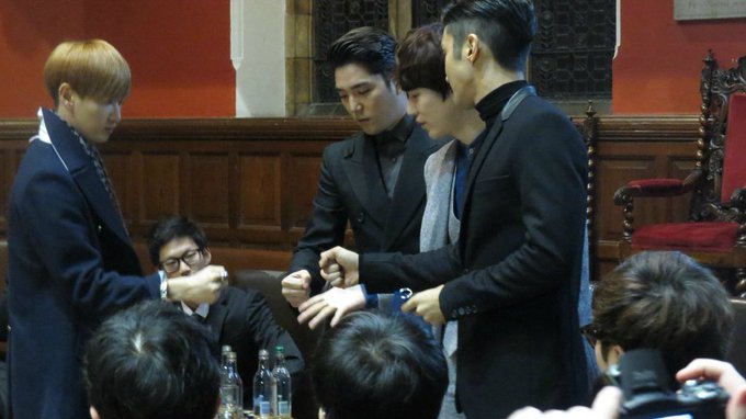 itsmearaf's tweet photo. 131110 Super Junior gave special lecture in Oxford University and played Kaibaibo to decide who should speak first https://t.co/Sd7qPcIoOI