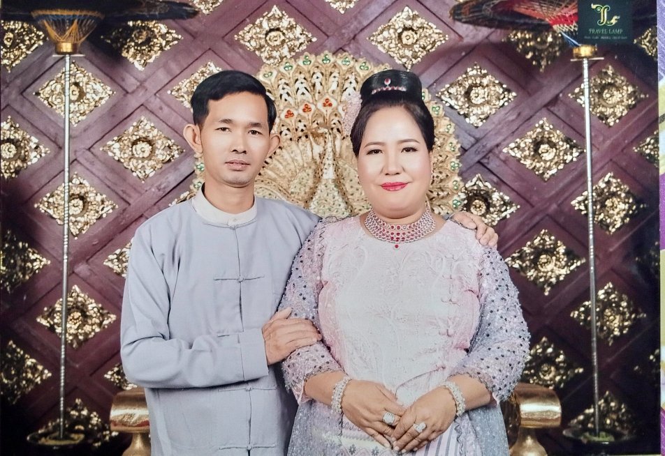 AKZ121982's tweet photo. လူတစ်ယောက်ဟာ သူ့တစ်သက်တာမှာ 
အကြိမ်ကြိမ်ချစ်နိုင်ပါတယ် ။

ဒါပေမယ့် သူအချစ်ဆုံးကတော့
တစ်ယောက်ပဲရှိပါလိမ့်မယ် ။ 

#တက္ကသိုလ်ဘုန်းနိုင် https://t.co/2j2Bk2uace