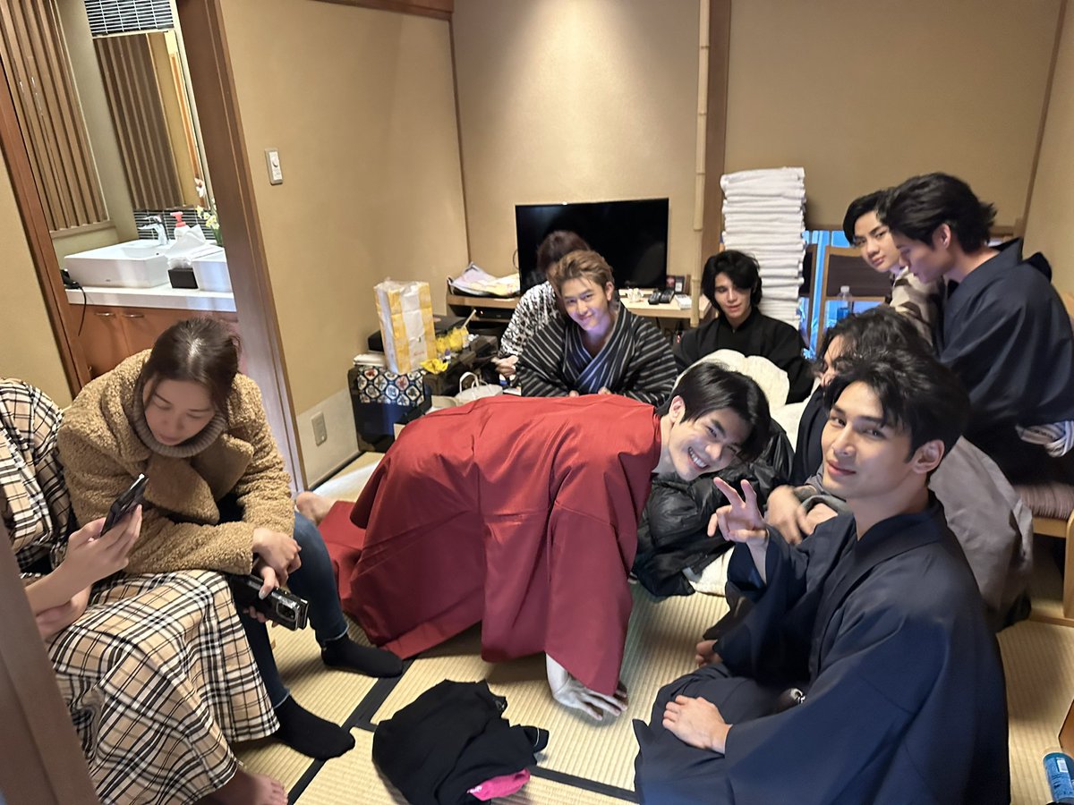 milephakphum's tweet photo. “ บรรยากาศบางส่วนระหว่างไปถ่าย PHOTOBOOK ครั้งแรกใน Japan ครับ… ハッピー😊 
คิดถึงเลย…💚”
ขอลงใน Twitter ด้วยนะงับ😁

สําหรับใครที่ยังไม่ได้สั่งจอง Photobook ครั้งแรกในญี่ปุ่นของพวกเรา 📚
KinnPorsche The Series JAPAN PHOTOBOOK ต้องรีบแล้วนะครับ^^ https://t.co/CiHCE65va0
