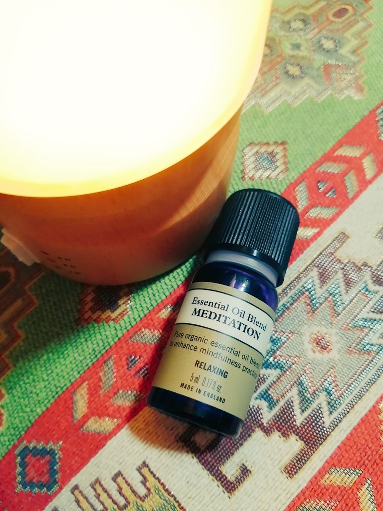Juri_282's tweet photo. スーンッと息を吐いて瞼が降りる
NEAL'S YARD REMEDIES
のMEDITATION💜
このこと共に瞑想習慣をはじめようか🧘🏼‍♀️1日坊主な私……脱1日坊主🫶

#アロマオイル #NEAL'S YARD REMEDIES #ヨガ #瞑想ログ
#メディテーション
#脱1日坊主
#継続は力なり
#メイスーンやってる人いますか https://t.co/I3zotLjERp