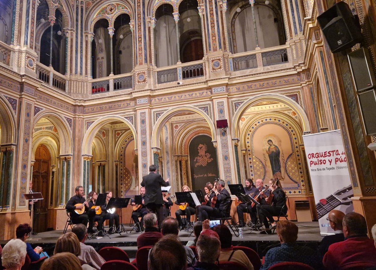 orquestaTejeda's tweet photo. dissabte 25 de març gran concert en @La_Beneficencia dins del cicle #llavorsdelateres patrocinat per @Culturadival i coordinat per @fedfolklorecv una vesprada fantàstica plena de música i emocions on la protagonista va ser la #músicavalenciana #plectre #polsipua @orquestaTejeda https://t.co/FNbi7H1R8b