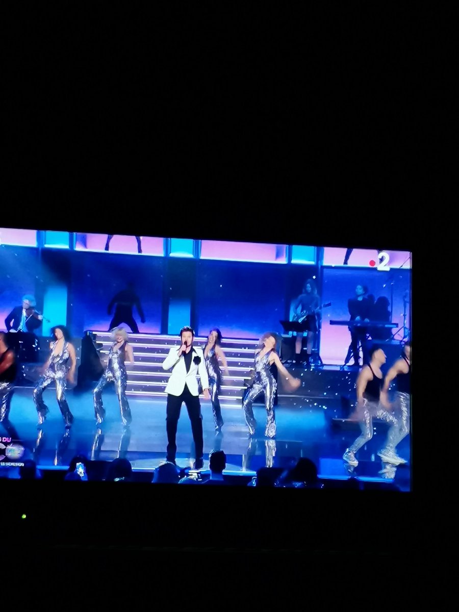 DeliensCorinne's tweet photo. Belle soirée hier soir pour le #Sidaction @France2tv #Les50ansDuDisco et quelle énergie @vincentniclo #lastdance tu nous as mis le 🔥🔝merci pour la cause don☎️110 https://t.co/1CrM0dUbnP