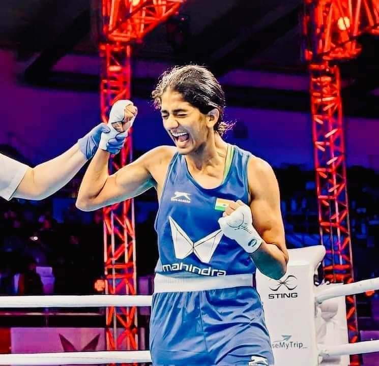 dineshbhardwaj5's tweet image. म्हारी छोरियां के छोरा तै कम है
 इसकी बजाय अब कहना पड़ेगा 
म्हारी छोरियां छोरा तै बहुत आगे हैं।

वासंतिक नवरात्र के पावन अवसर पर  मातृशक्ति ने माँ भारती को वैश्विक पटल पर गौरवभूषित किया है।
 Nitu Ghanghas  और Saweety boora  को स्वर्ण पदक अर्जित करने की हार्दिक बधाई।