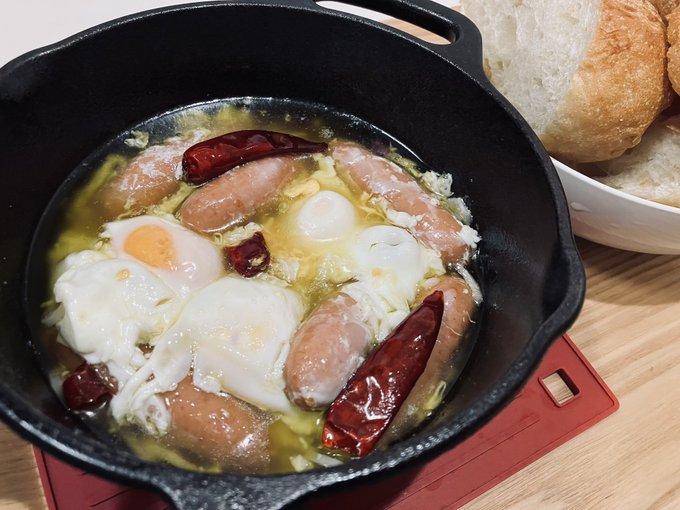 たまごのアヒージョやってみた
ウィンナー投入は大正解 