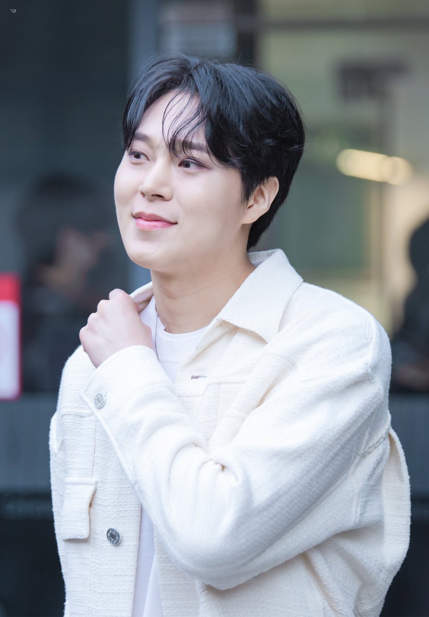 _Young_Img's tweet photo. 230325 토요일
베토벤 / 낮공
카스파 役 이해준 배우님

자연광 아래..💛

#이해준 https://t.co/qo0Tr5yYrg