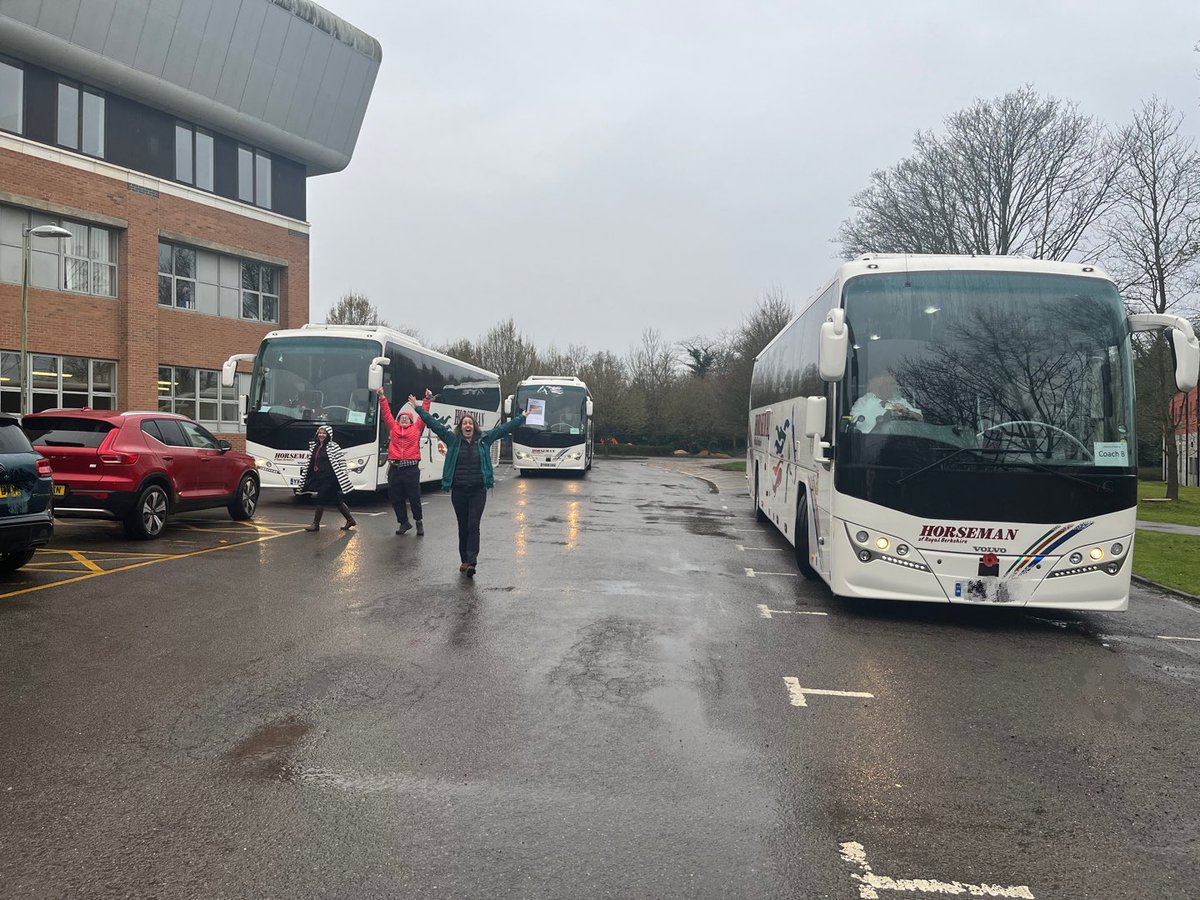 UniRdg_TechServ's tweet photo. @UniRdg_GES Scotland field class has now departed and on the way up north โฌ๏ธ very wet start but we are prepared ๐ exciting week ahead @UniRdg_PhD @UniofReading #fieldclass #environmentalscience #geography https://t.co/mX0t7ScY2c