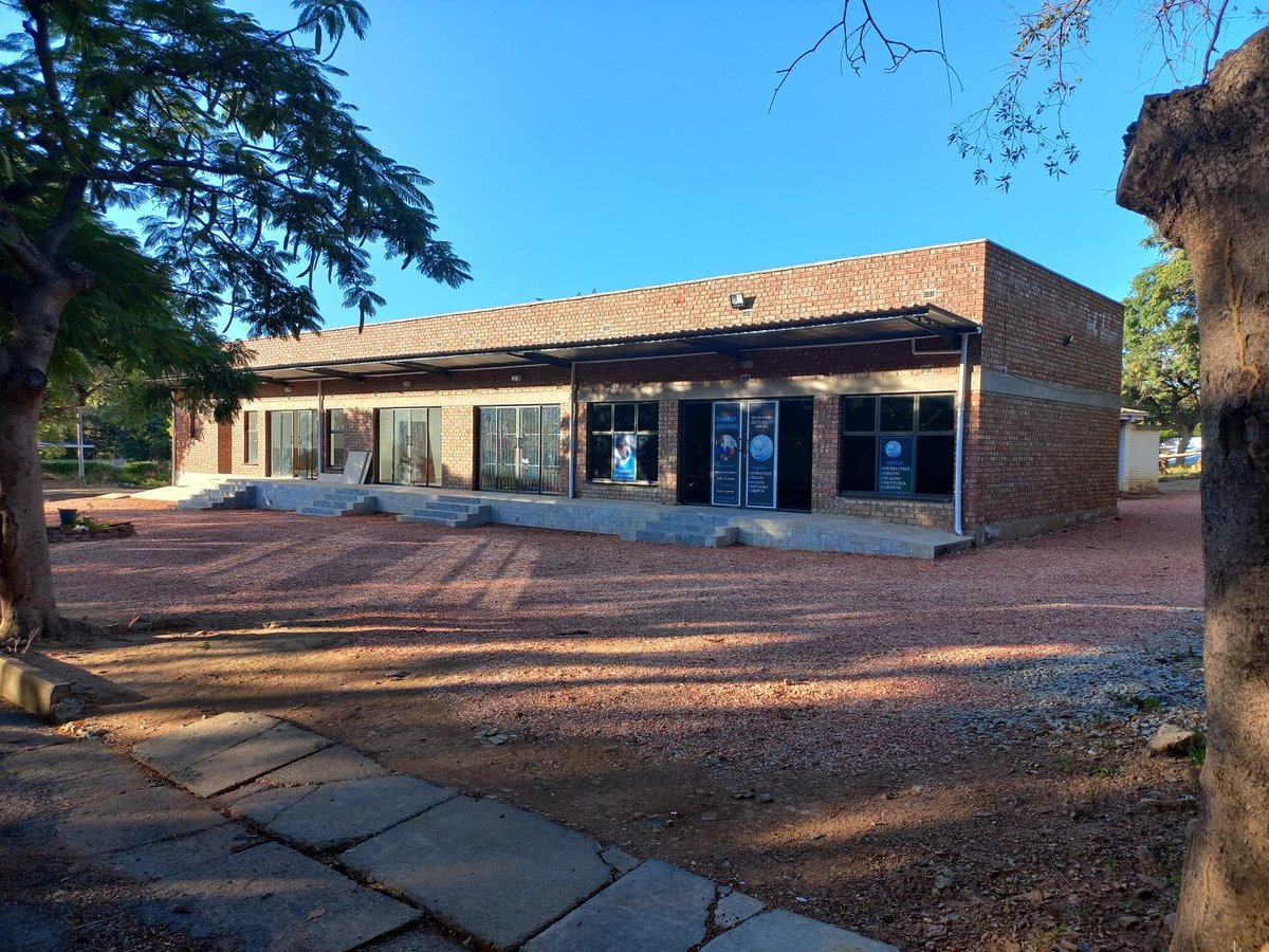 KuraChihota's tweet photo. You could buy a Mabelreign house and get $700 rent per month or...build this simple structure in the right location and rent out each room for say each $400 x 5....thinking out aloud.
(I observed this nice little property in Kadoma) https://t.co/oKWqbwKFeb