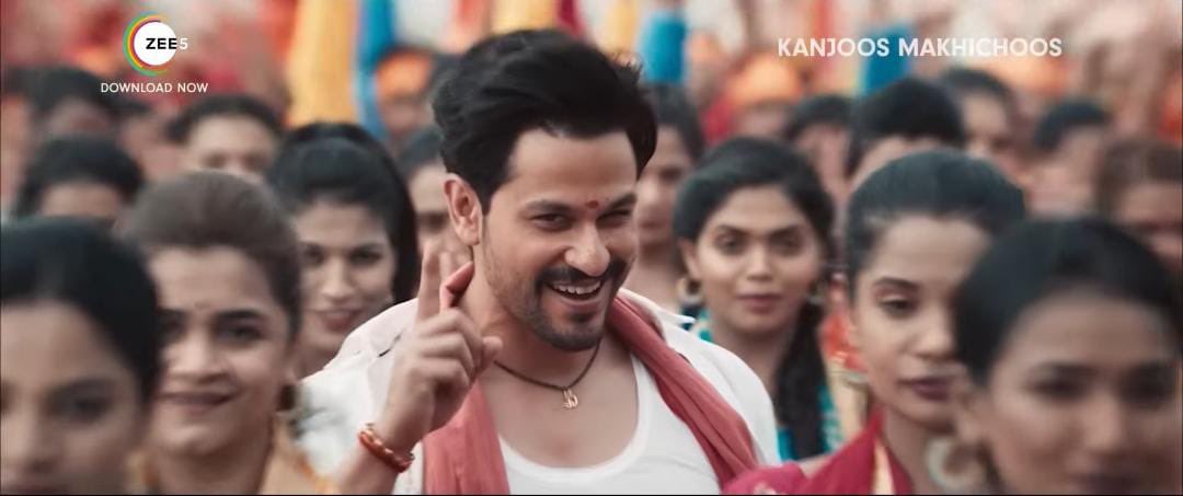 I have just finished watching #KanjoosMakhichoos  and believe me it's the most amusing character of Kunal khemu in a comic role 😹😍😹 i literally loved the movie and starcast including Raju Shrivastava's last performance. ❤️😂😂❤️ #ZEE5