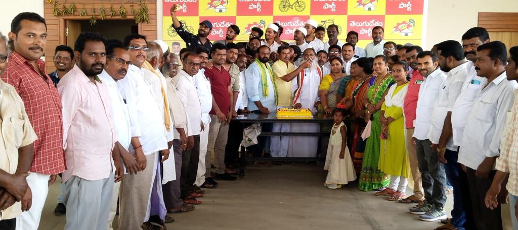 munnafar's tweet photo. కనిగిరి పట్టణంలో అచ్చం నాయుడు గారి పుట్టినరోజు సధర్భంగా పాలుగొన్న టీడీపీ నాయకులు మరియు సైనికులు https://t.co/NbPocHI3Oi