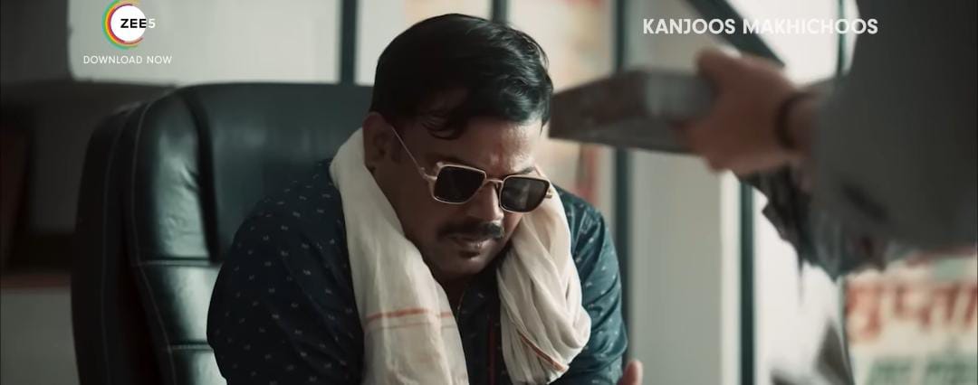 You must have to admit that Raju Shrivastava gave his best in #KanjoosMakhichoos  before his sad demise, and Kunal Khemu has once again proved himself with this iconic comedy role.😂😅😂😅😂 #ZEE5