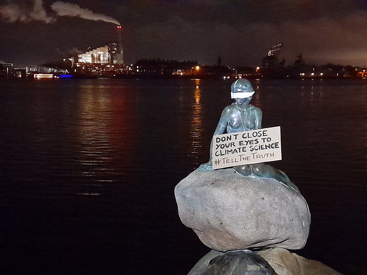 Last night, scientist all over the world have blindfolded iconic statues demanding that world leaders face the facts and #TellTheTruth: 
We’re in a climate emergency!
 
This is not just relevant to “the others” – Denmark is a school book example of irresponsible climate policy 🧵