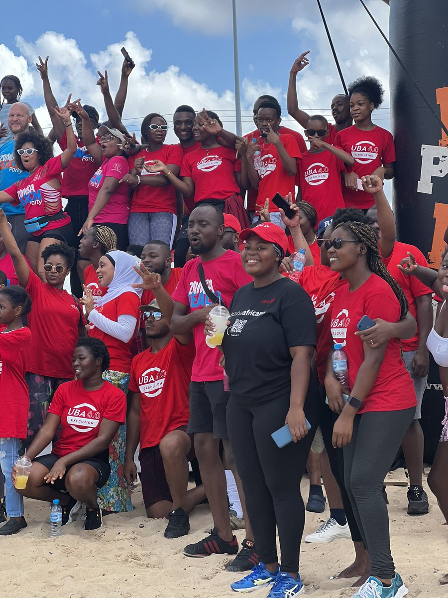 ubamoz's tweet photo. Jogging to Bond 
Zumba na Praia 😍

UBA x ProGym 

#zumba #joggingtobond #ubamz #progym #praia #costadesol #zumba #saude #fitness https://t.co/lCMlnzKpvj