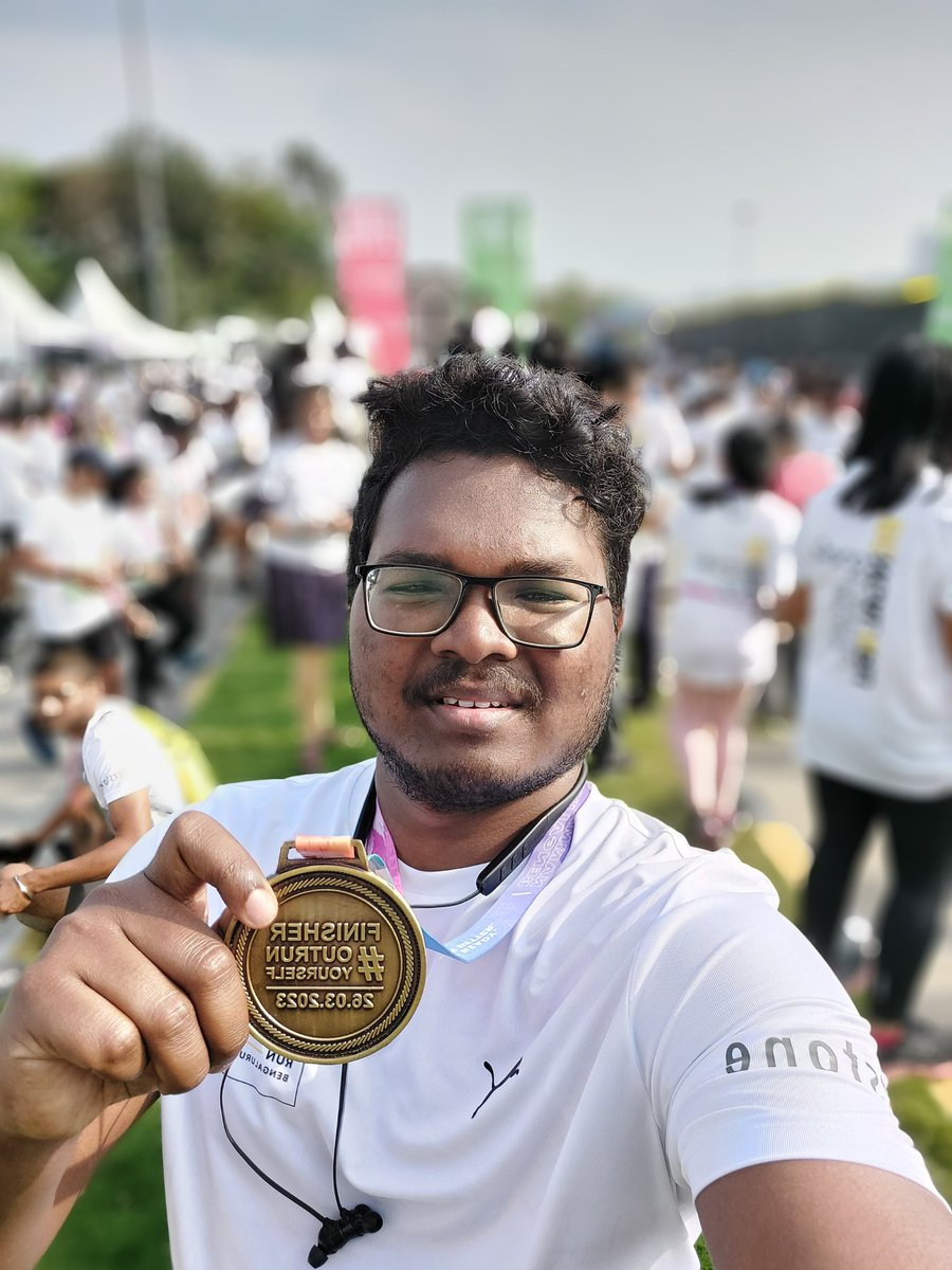 DevCSB's tweet photo. Got a chance to hear Virat Kohli speak at the One8run.
 Made Eye contact 4, 5 times, shouted Kohli Kohli 😍🤩.
King was kind enough to give me a selfie 🤪 out of everyone.
Watta feeling,Biggest Fan moment🤩 .
Love  you King 👑
#One8run
#OutrunYourself
#ViratKohli https://t.co/hH6OBXCqWq