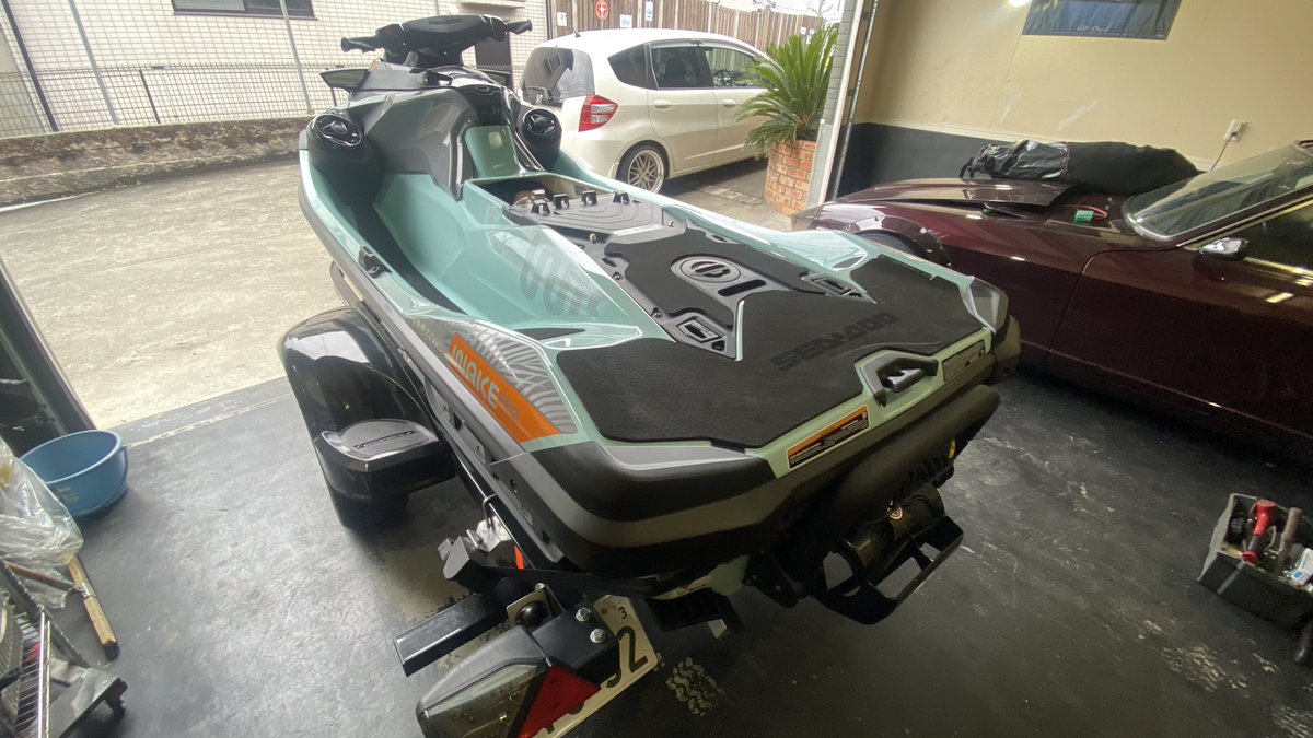 MORIHIRO650's tweet photo. 今日は、ゼットじゃなくてジェット😽
SEA-DOO WAKE230 に
マフラー取付
2本出しカッコええなぁ😽
#seadoo #wake230
#rivaracing #riva
#DUALREAREXHAUSTKIT https://t.co/l7ljLnRKRp