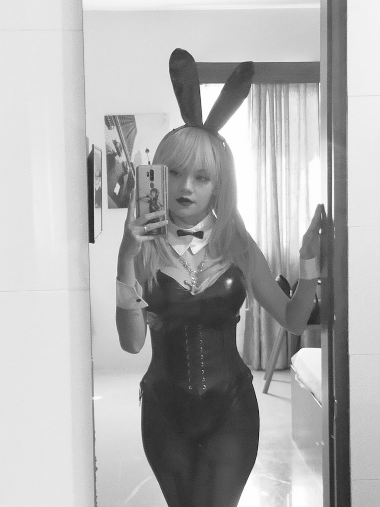 hatzu666's tweet photo. How do i look?

#misaamane #cosplay #bunnysuit https://t.co/L1aXW6b78W