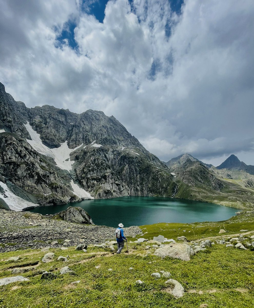 httadventures's tweet photo. Kashmir Great lakes 
One of the prettiest treks in the Indian Himaliyan
With it’s gorgeous meadows, picturesque campsites,
numerous alpine lakes and exceptionally stunning views
throughout the trail; this trek is packed with some
exciting rewards for adventure enthusiasts.
#kgl https://t.co/xET7xVvGfW